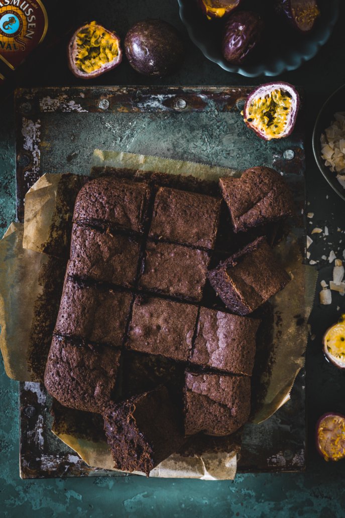 Unser Brownies Rezept, supersaftig mit Rum, Passionsfrucht und Kokoscreme