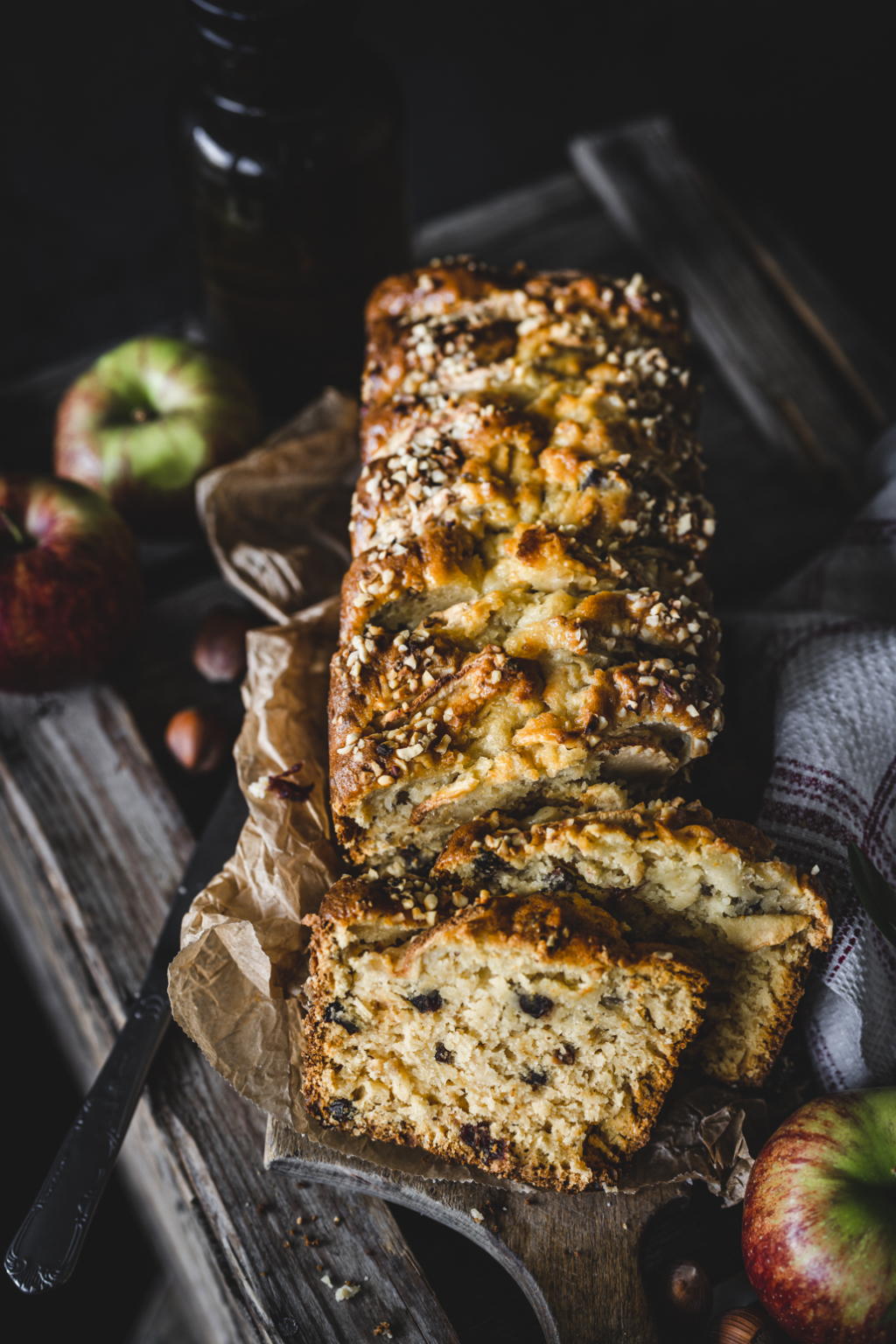 Super einfaches Apfel Kuchen Rezept - Apfelkastenkuchen mit Haselnüssen