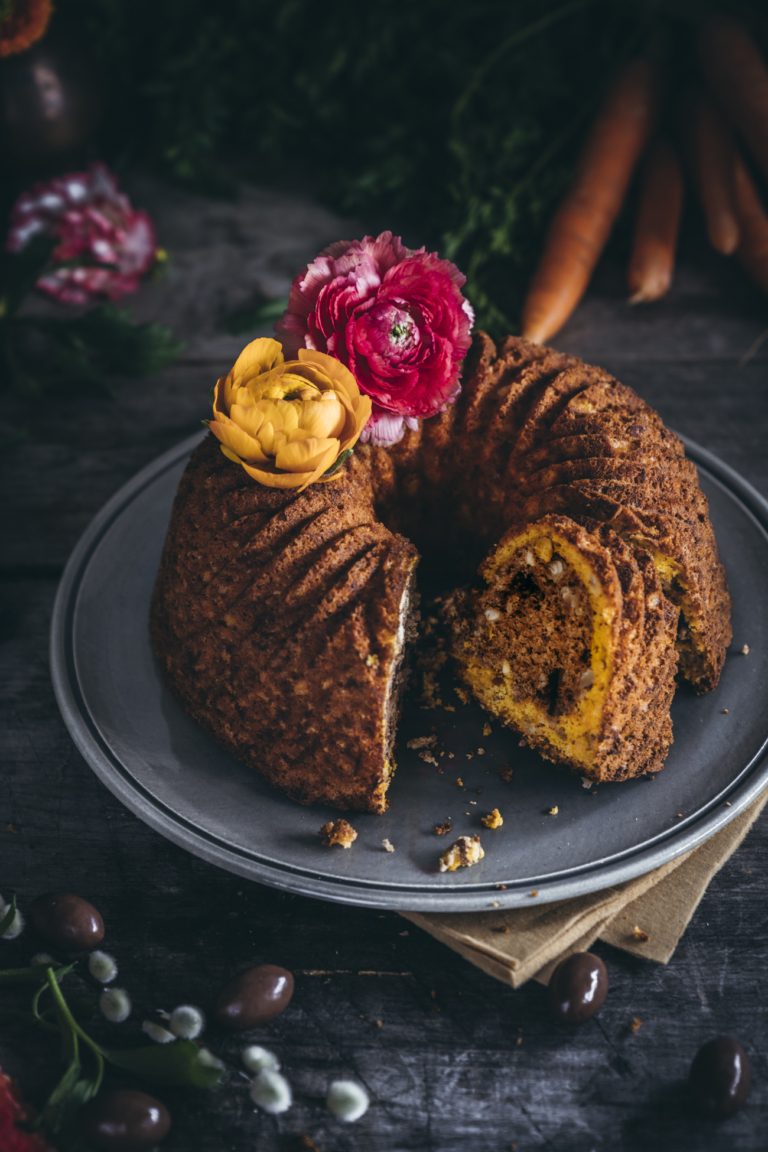 Der perfekte Rüblikuchen zu Ostern - Rübli Gugelhupf mit Schokofüllung